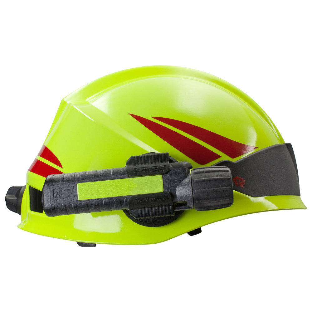 Klett-Helmhalterung Dönges montiert an Feuerwehrhelm, zeigt stabile Lampenaufnahme für sicheres Arbeiten im Einsatzbereich.