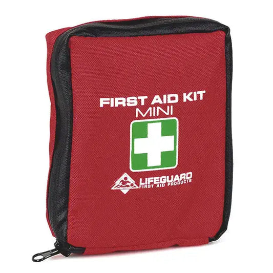 Die First Aid Kit Mini Tasche ist die perfekte Lösung für alle, die ihre persönliche Erste-Hilfe-Ausrüstung sicher und übersichtlich verstauen möchten. Mit ihren kompakten Maßen von 15 x 10 x 5 cm passt sie in jede Tasche, jeden Rucksack oder kann bequem am Gürtel getragen werden – dank der integrierten Gürtelschlaufe.