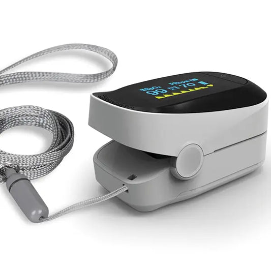 Fingerpulsoximeter RESQ-Meter mit grauem Trageband, OLED-Anzeige für SpO2 und Pulsfrequenz. Kompakt für Pflege, Klinik oder Zuhause.