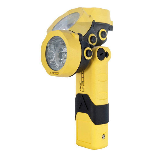 Adalit L-3000 Handleuchte mit schwenkbarem LED-Kopf, 300 lm, gelbes Gehäuse für Feuerwehr Helme Zubehör im professionellen Einsatz.