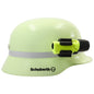 Helmhalterung Dönges für Schuberth F100/F110/F200/F210 montiert an Feuerwehrhelm mit reflektierendem Streifen, ideal für Arbeitssicherheit.