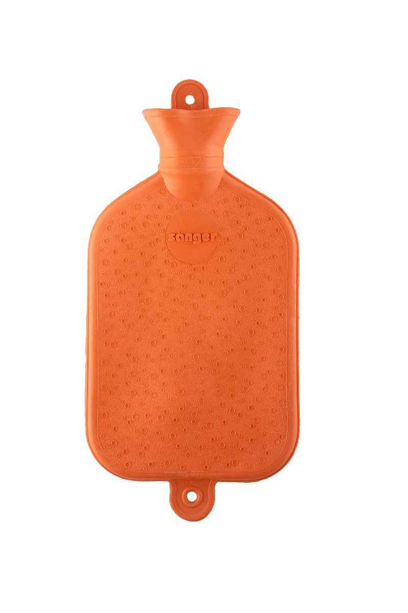 Rote Naturgummi Wärmflasche 2 L mit strukturierter Oberfläche, auslaufsicher und ISO-zertifiziert für energiesparende Wärmebehandlung.