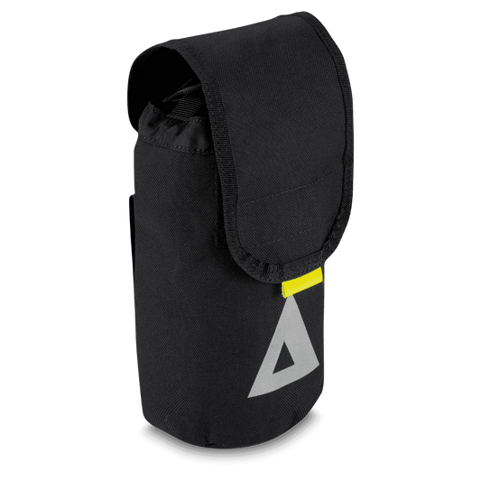 Schwarzes Universalholster Waldbrand PAX mit reflektierendem Dreieck und gelbem Klettverschluss, ideal für Einsatzkräfte im Outdoor-Bereich.