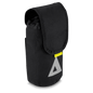 Schwarzes Universalholster Waldbrand PAX mit reflektierendem Dreieck und gelbem Klettverschluss, ideal für Einsatzkräfte im Outdoor-Bereich.