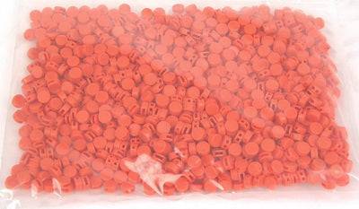 Kunststoffplomben 1000 Stück in Rot, manipulationssicher und robust verpackt im Beutel. Ideal für Versand und Behälterversiegelung.