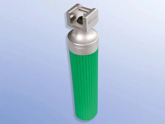 Laryngoskop-Griff mit Batterie und Xenon-Lampe für Einmalgebrauch, grün, geeignet für medizinische Intubation in Kliniken und Notfallversorgung.