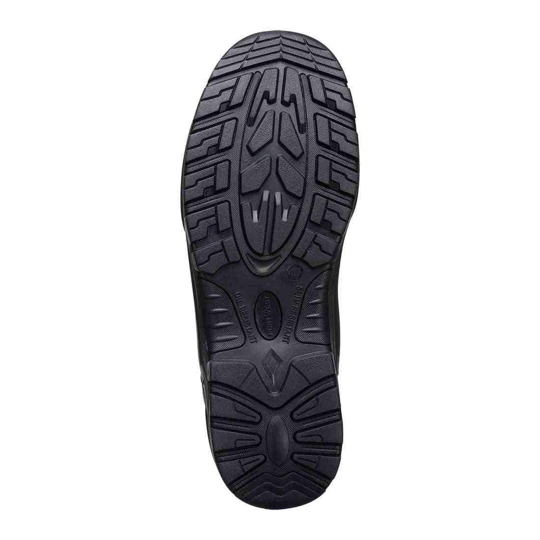 Profilierte, rutschfeste Laufsohle der S3 FC38 Portwest Sicherheitsschuhe – ideal für sicheren Halt auf glatten und unebenen Arbeitsflächen.