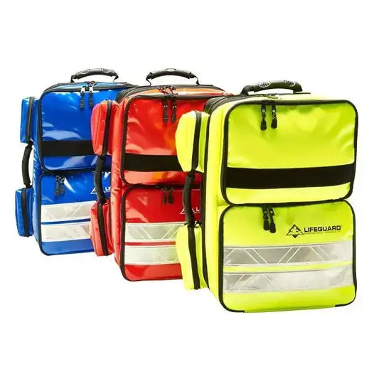 Leerer Notfallrucksack in Gelb, Rot und Blau aus robuster Plane mit Reflektorstreifen, ideal für Erste-Hilfe-Ausrüstung im Rettungsdienst.