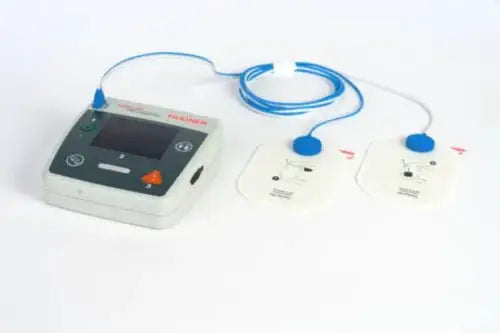 Schiller Easyport Fred Trainer mit Elektroden für realistisches AED-Training, kompatibel mit Kindertaste und Schiller App.