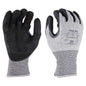 Schnittschutzhandschuh mit Nitril Noppen Titan Dot in Grau-Schwarz mit rutschfester Beschichtung für sicheren Griff bei Industriearbeiten.