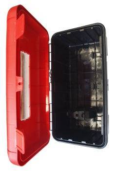 Geöffnete Schutzbox SPEED BOX 6 für Feuerlöscher bis 6 kg, zeigt robustes Innenfach zur sicheren Aufbewahrung im Brandfall.